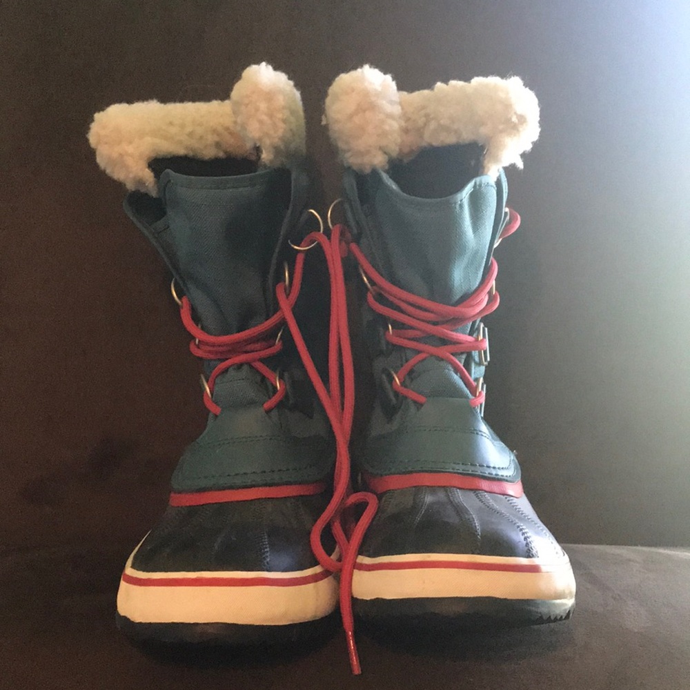 WOMEN’S SOREL WATERPROOF BOOTS